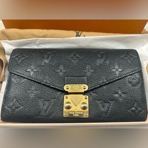 SOLD  Black Louis Vuitton Metis Wallet Monogram Empreinte Leather CA3138
